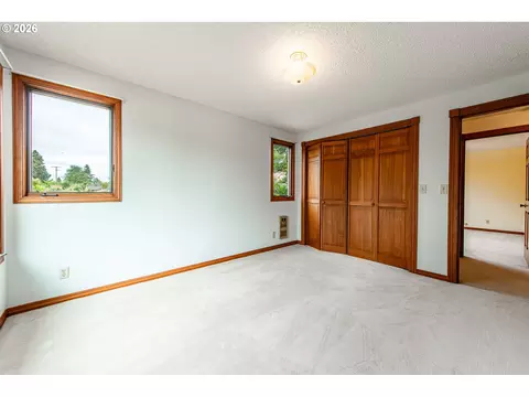 Bedroom - 441 W D St, Springfield, OR 97477 photo 7 of 8