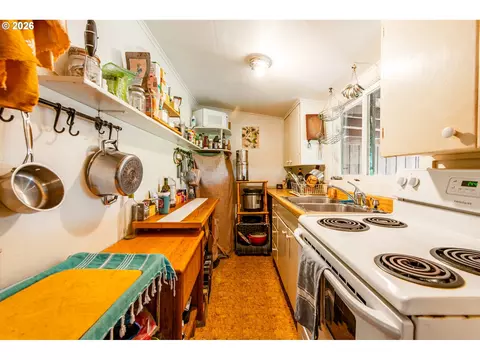 Kitchen - 441 W D St, Springfield, OR 97477 photo 9 of 9