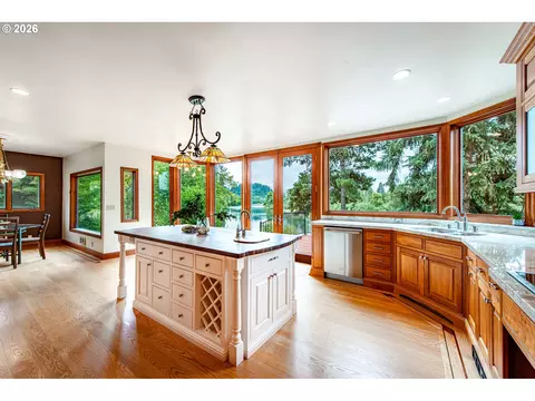 Kitchen - 441 W D St, Springfield, OR 97477 photo 8 of 9