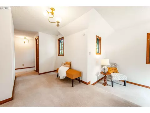 Entry Way - 441 W D St, Springfield, OR 97477 photo 3 of 4