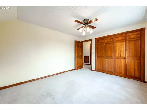 Bedroom - 441 W D St, Springfield, OR 97477 photo 5 of 8