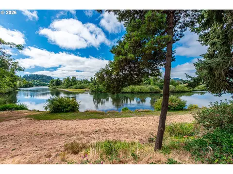 View/Area - 441 W D St, Springfield, OR 97477 photo 1 of 6