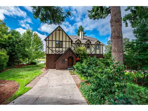 Exterior - 441 W D St, Springfield, OR 97477 photo 2 of 6
