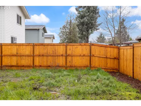 Exterior - 749 St Charles St, Eugene, OR 97402 photo 2 of 7