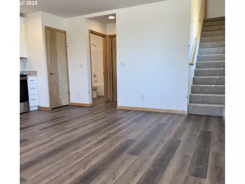 Living - 749 St Charles St, Eugene, OR 97402 photo 2 of 2