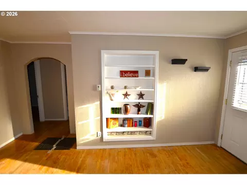 Entry Way - 518 NW 9th St, Pendleton, OR 97801 photo 1 of 1