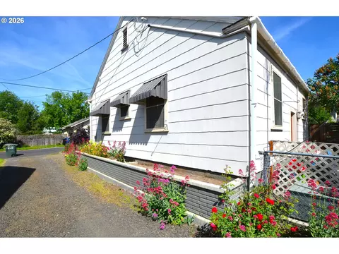 Exterior - 518 NW 9th St, Pendleton, OR 97801 photo 4 of 6