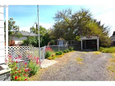 Exterior - 518 NW 9th St, Pendleton, OR 97801 photo 3 of 6