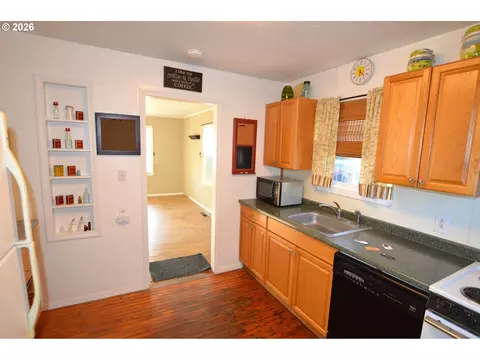 Kitchen - 518 NW 9th St, Pendleton, OR 97801 photo 2 of 2