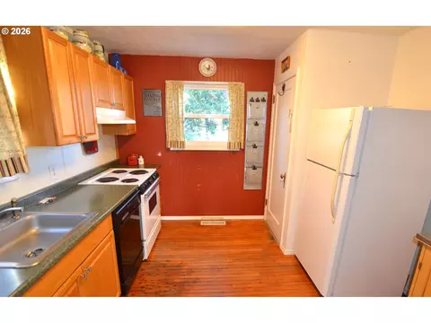 Kitchen - 518 NW 9th St, Pendleton, OR 97801 photo 1 of 2