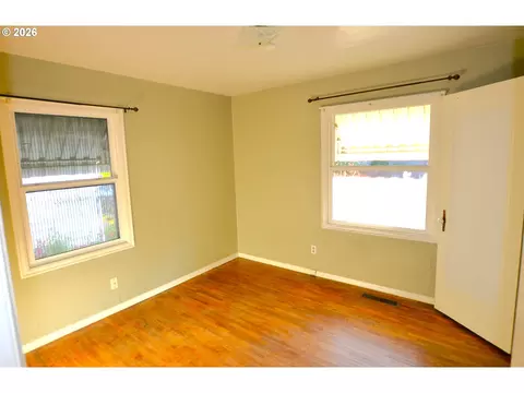 Bedroom - 518 NW 9th St, Pendleton, OR 97801 photo 1 of 3
