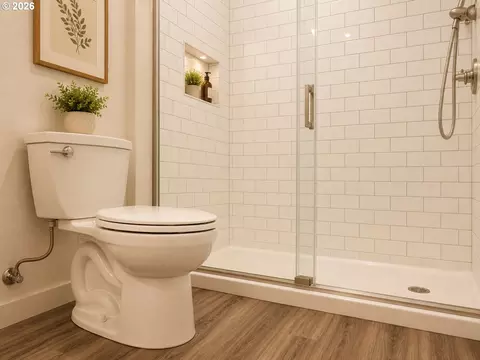 Bath - 202 Foxtail Dr, Eugene, OR 97405 photo 1 of 4
