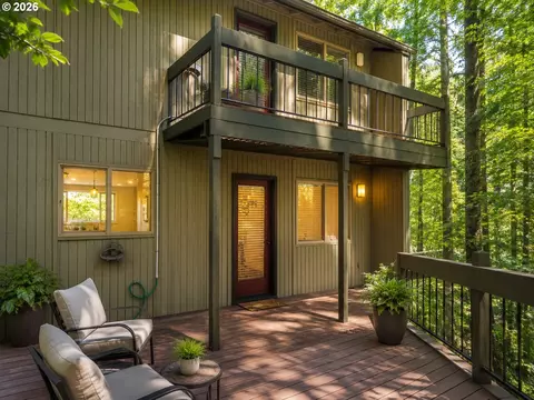 Exterior - 202 Foxtail Dr, Eugene, OR 97405 photo 7 of 14