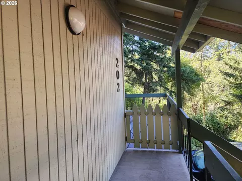 Exterior - 202 Foxtail Dr, Eugene, OR 97405 photo 3 of 14