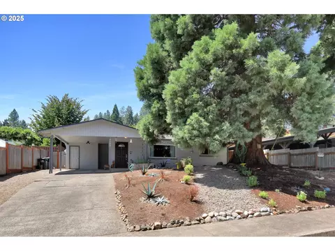 4588 W Hillside Dr, Eugene, OR 97405