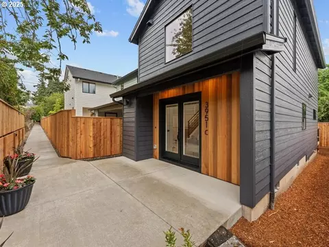 3951 SE Liebe St #C, Portland, OR 97202
