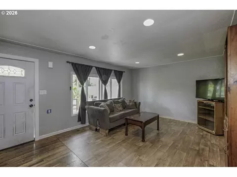 Living - 1909 Main St, Lyons, OR 97358 photo 1 of 3