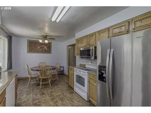 Kitchen - 1909 Main St, Lyons, OR 97358 photo 4 of 4