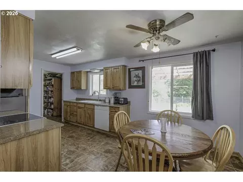 Kitchen - 1909 Main St, Lyons, OR 97358 photo 2 of 4