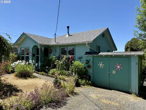 669 N Baxter St, Coquille, OR 97423