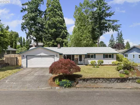 1040 NE 12th Pl, Canby, OR 97013