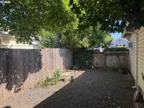 3005 Mill St, Eugene, OR 97405 photo 10