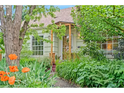 3305 SE 76th Ave, Portland, OR 97206