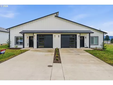 9 Anchor Way #B, Cathlamet, WA 98612