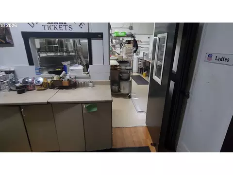 Kitchen - 10786 Highway 126, Mapleton, OR 97453 photo 3 of 4