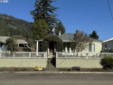 225 NE Broadway St, Myrtle Creek, OR 97457
