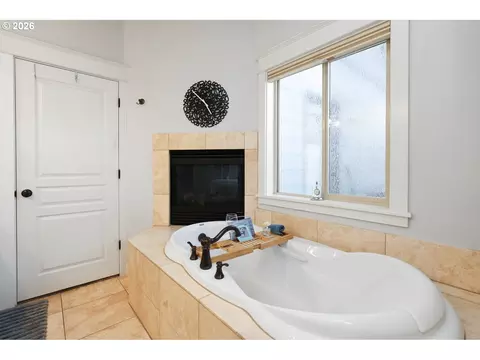 Bath - 347 Lazy Ave, Eugene, OR 97404 photo 2 of 5