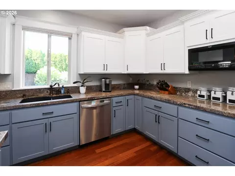 Kitchen - 347 Lazy Ave, Eugene, OR 97404 photo 7 of 7