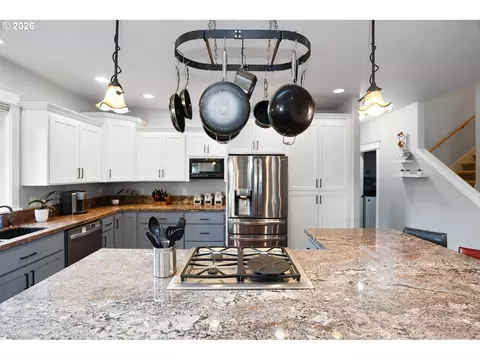 Kitchen - 347 Lazy Ave, Eugene, OR 97404 photo 4 of 7