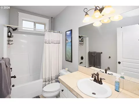 Bath - 347 Lazy Ave, Eugene, OR 97404 photo 3 of 5