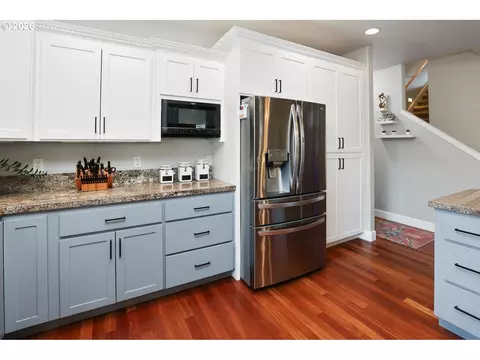 Kitchen - 347 Lazy Ave, Eugene, OR 97404 photo 5 of 7