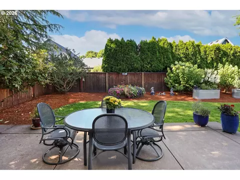 Exterior - 347 Lazy Ave, Eugene, OR 97404 photo 7 of 10
