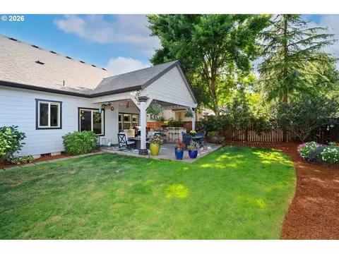Exterior - 347 Lazy Ave, Eugene, OR 97404 photo 9 of 10