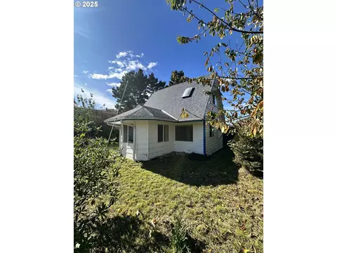 6835 SW Galley Ave, Lincoln City, OR 97367