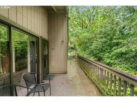 7740 SW Barnes Rd #B, Portland, OR 97225
