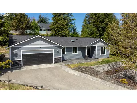 2270 Timberline Dr, Coos Bay, OR 97420