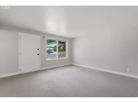 Living - 111 SElliott Ave, Gresham, OR 97080 photo 2 of 6
