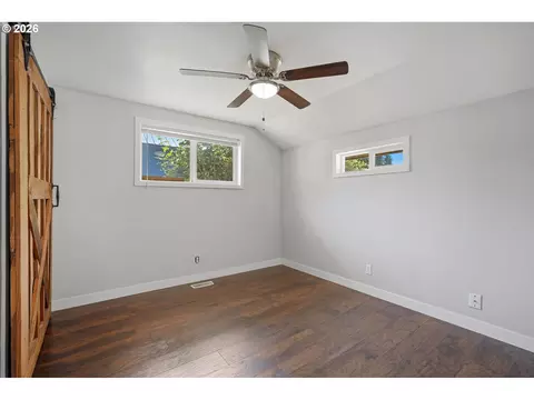 Bedroom - 111 SElliott Ave, Gresham, OR 97080 photo 2 of 3