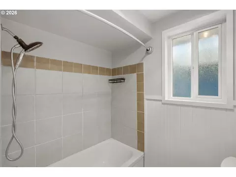 Bath - 111 SElliott Ave, Gresham, OR 97080 photo 2 of 3