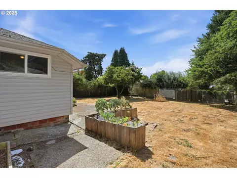 Exterior - 111 SElliott Ave, Gresham, OR 97080 photo 3 of 6