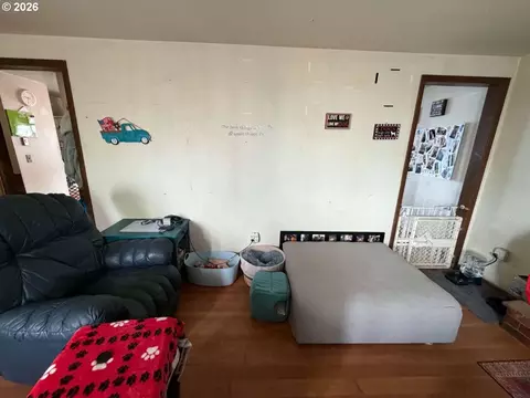 Living - 206 SE Kirk Ave, Pendleton, OR 97801 photo 3 of 5