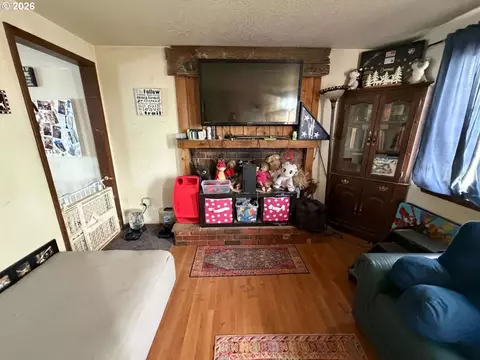 Living - 206 SE Kirk Ave, Pendleton, OR 97801 photo 5 of 5