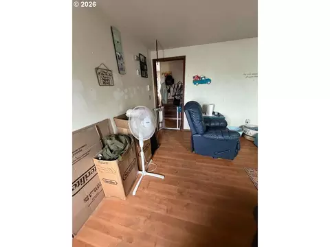 Living - 206 SE Kirk Ave, Pendleton, OR 97801 photo 2 of 5
