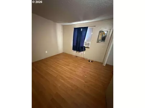 Bedroom - 206 SE Kirk Ave, Pendleton, OR 97801 photo 7 of 7