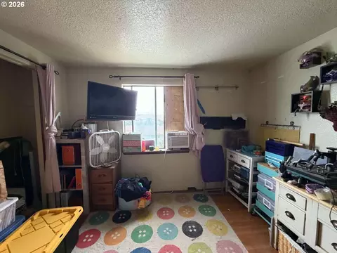 Bedroom - 206 SE Kirk Ave, Pendleton, OR 97801 photo 1 of 7