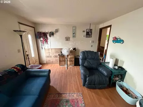 Living - 206 SE Kirk Ave, Pendleton, OR 97801 photo 1 of 5